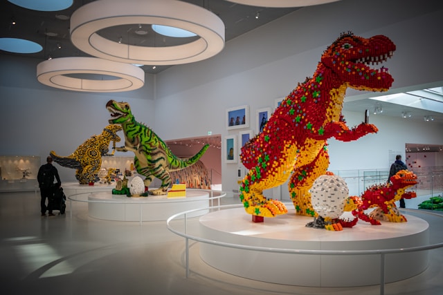 Lielas dinozauru figūras no Lego klucīšiem