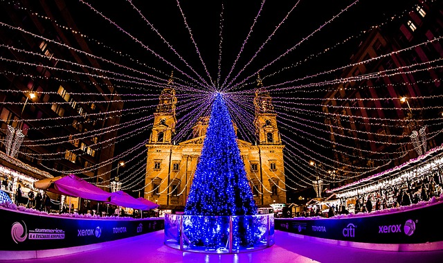 Ziemassvētku egle Budapeštas laukumā