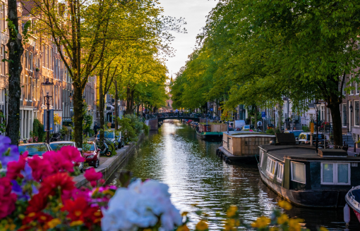 Pilsētas kanāls Amsterdamā